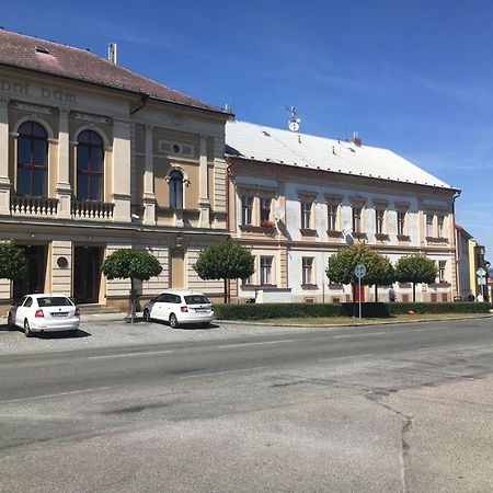 דירות Opočno Apartman Na Namesti מראה חיצוני תמונה