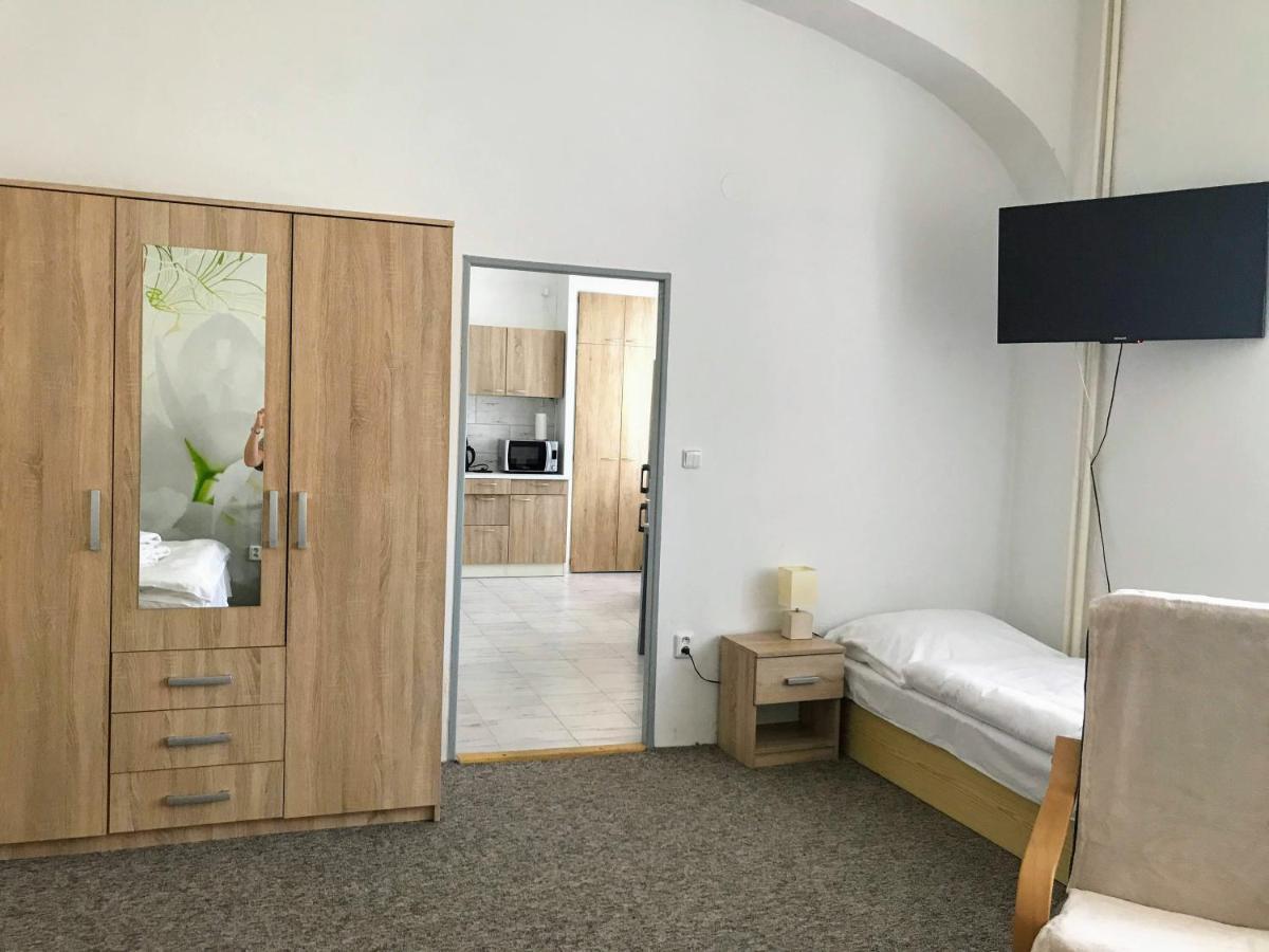 דירות Opočno Apartman Na Namesti מראה חיצוני תמונה