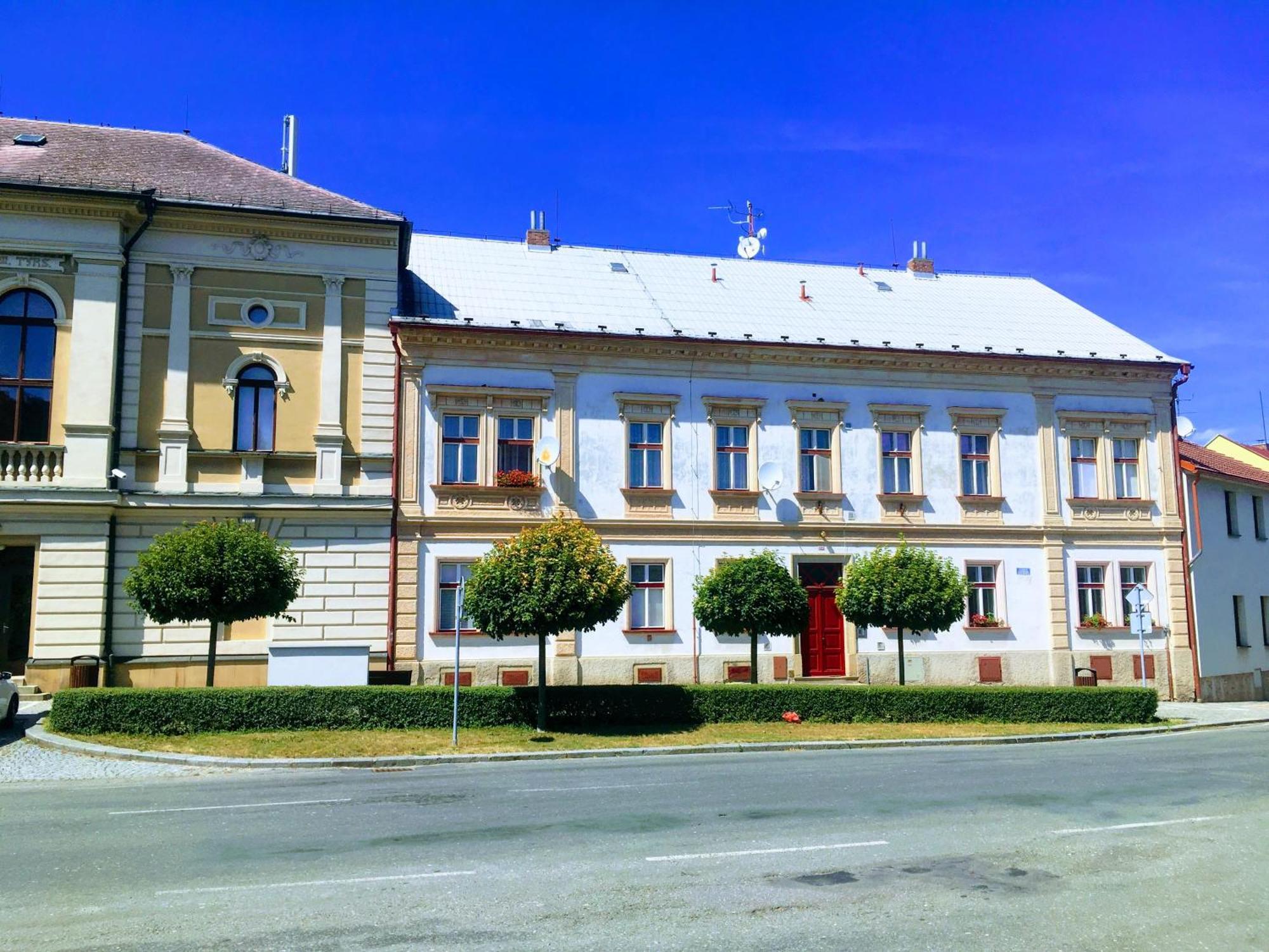 דירות Opočno Apartman Na Namesti מראה חיצוני תמונה